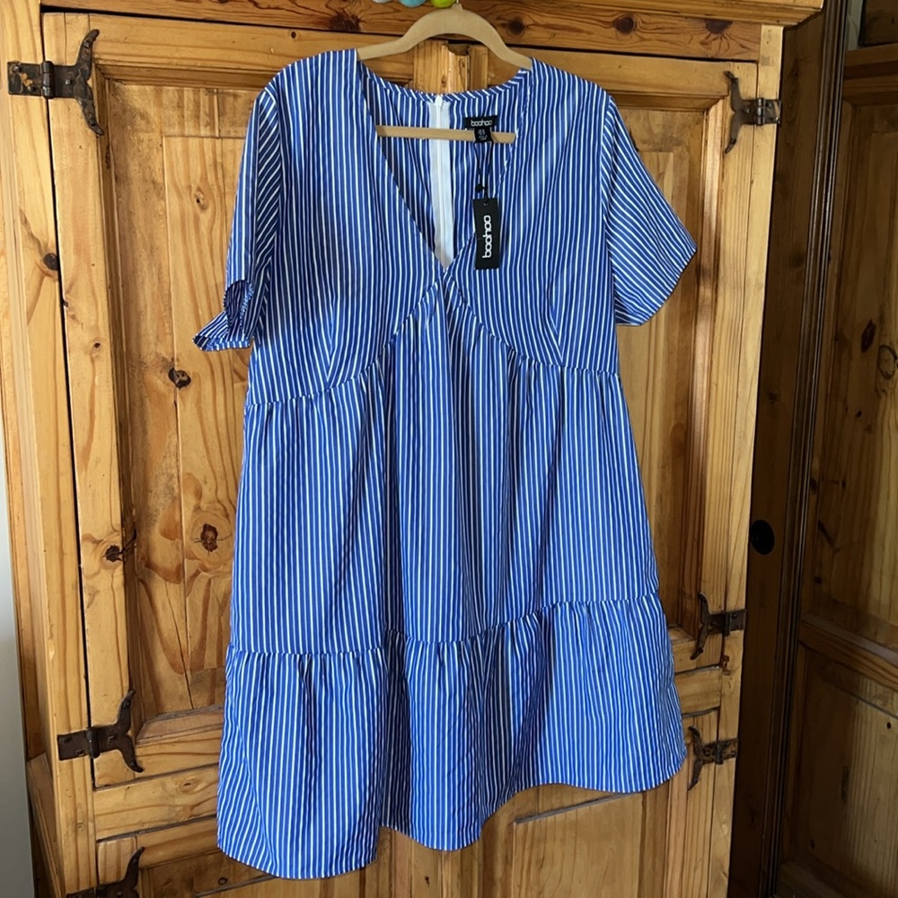 Boohoo blue and white striped tiered mock dress. Size 18. NWT.